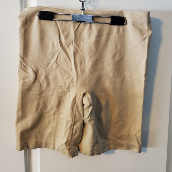 Penningtons Nude Under Shorts - Picture 2 of 3